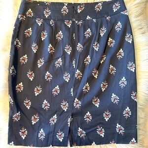 Ann Taylor LOFT Navy Blue Pencil Skirt Pink White Feather Designs Back Slit